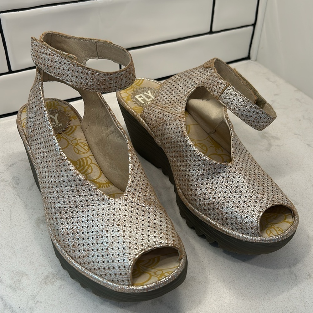 Fly London Yala Leather Perforated Wedges Gold Shimmer Size 9.5 - Picture 13 of 16